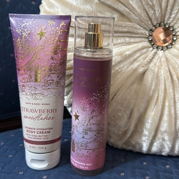 Bath & Body Works Other - BATH & BODY WORKS SET. . . STRAWBERRY SNOWFLAKES SCENT